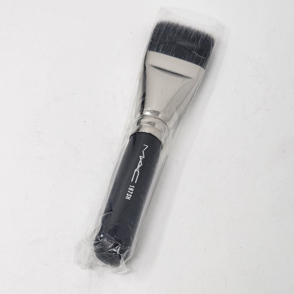 New MAC 197SH Short Handle Duo Fiber Square Brush Natural Hair - Picture 1 of 4